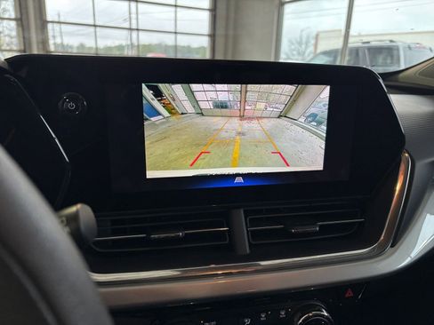 Used 2025 Chevrolet Trax LT image 17