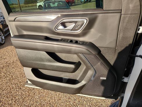 Used 2022 Chevrolet Suburban RST w/ Sport Performance Package image 14