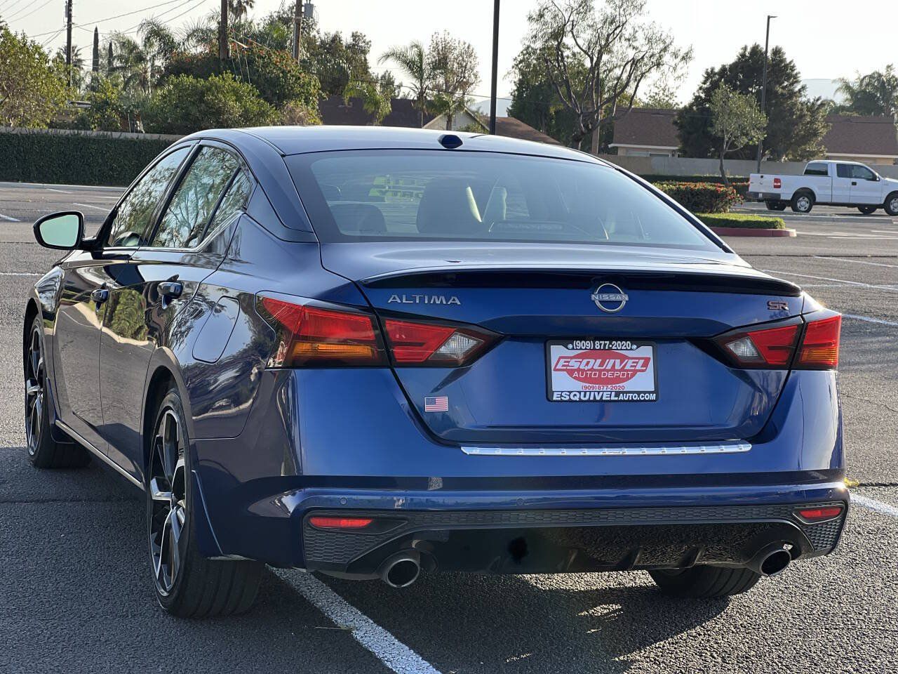 Used 2023 Nissan Altima 2.5 SR w/ SR Premium Package FWD image 4