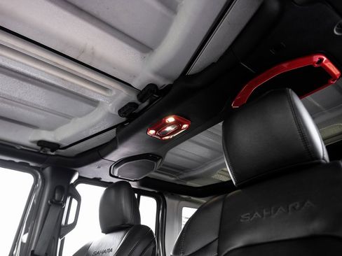 Used 2022 Jeep Wrangler Unlimited Sahara w/ Cold Weather Group image 43