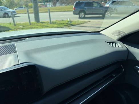 Used 2025 Kia K4 LXS image 32