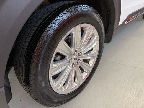 Used 2020 Ford Explorer Limited w/ Class III Trailer Tow Package image 9