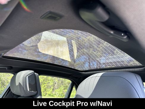 Used 2023 BMW 760i xDrive image 28