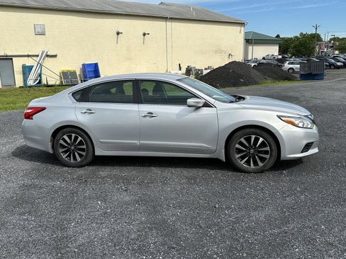 Used 2016 Nissan Altima 2.5 SV FWD image 9