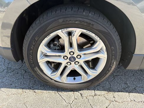 Used 2018 Ford Edge Titanium image 17