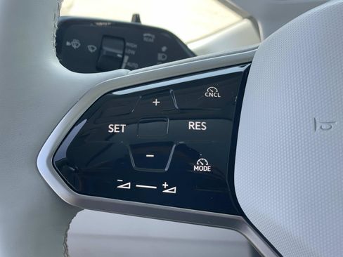 Certified 2025 Volkswagen ID. Buzz 1st Edition RWD image 10