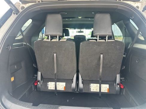 Used 2017 Ford Explorer XLT w/ Equipment Group 202A FWD image 21