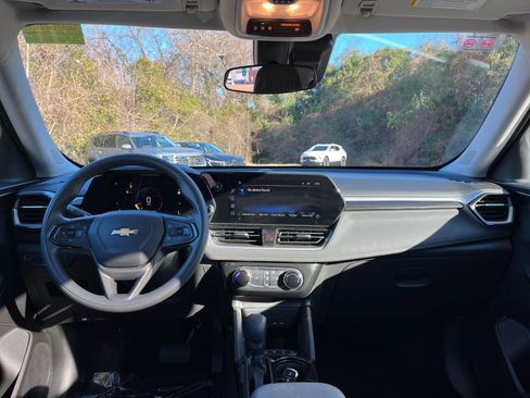 Used 2025 Chevrolet TrailBlazer LT w/ Driver Confidence Package image 28