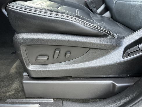 Used 2015 GMC Yukon XL Denali w/ Premium Package image 13