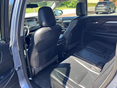 Used 2016 Toyota Highlander XLE AWD/4WD image 11