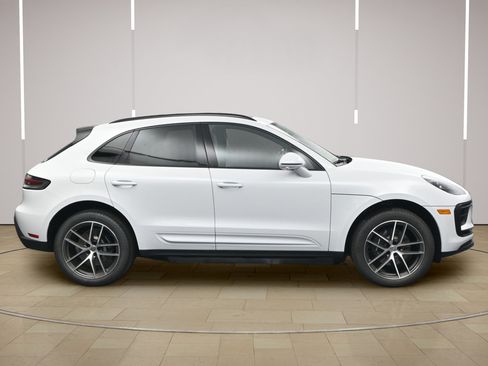 Certified 2026 Porsche Macan AWD/4WD image 25