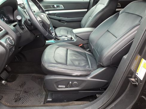 Certified 2017 Ford Explorer XLT w/ Equipment Group 202A image 15