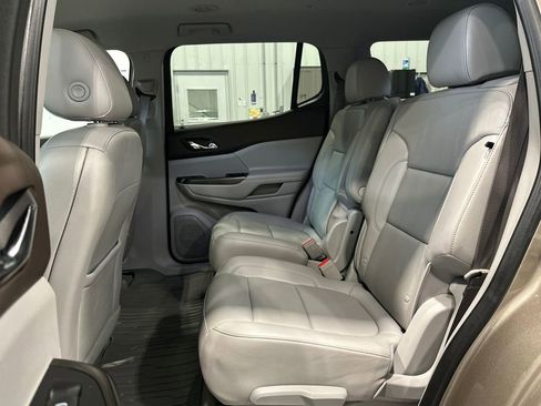 Used 2023 GMC Acadia SLT image 27