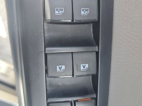 Used 2018 Toyota Highlander XLE AWD/4WD image 11