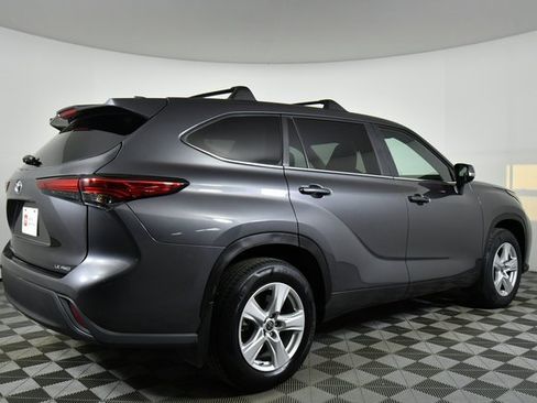 Used 2023 Toyota Highlander LE image 10