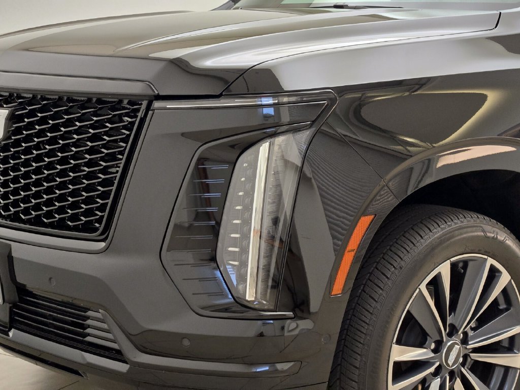 Used 2025 Cadillac Escalade ESV Sport AWD/4WD image 5