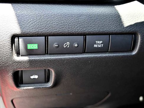 Used 2020 Nissan Sentra SV w/ SV Premium Package FWD image 19