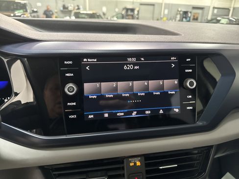 Certified 2022 Volkswagen Taos SE image 20