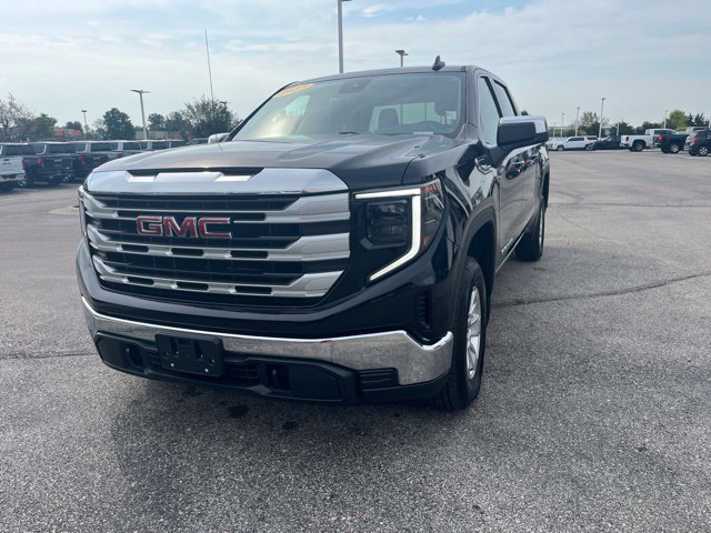 Used 2023 GMC Sierra 1500 SLE AWD/4WD image 4