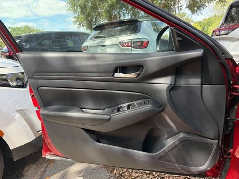 Used 2025 Nissan Altima 2.5 SV image 18