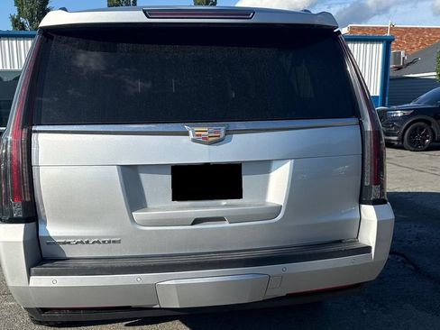 Used 2016 Cadillac Escalade ESV Luxury AWD/4WD image 5