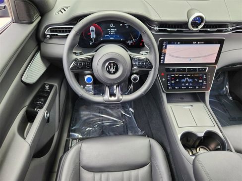 New 2024 Maserati Grecale GT image 8