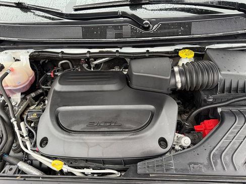 Certified 2024 Chrysler Pacifica Touring-L image 23