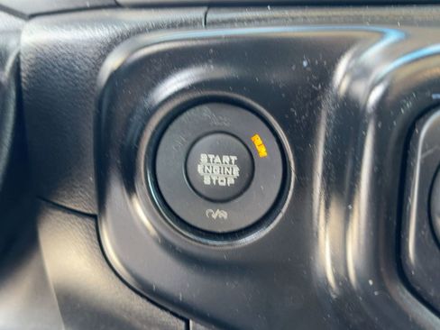 Used 2020 Jeep Wrangler Unlimited Sahara image 24