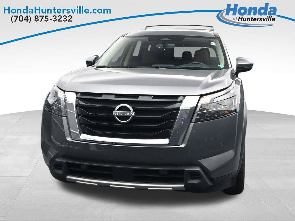 Used 2025 Nissan Pathfinder Platinum AWD/4WD image 7