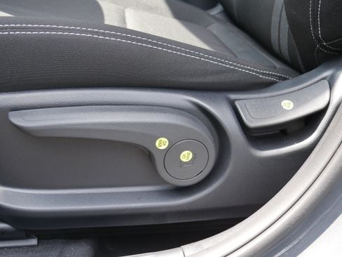 Used 2025 Hyundai Venue SEL FWD image 13