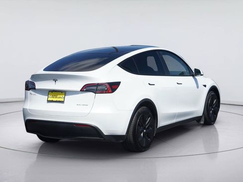 Used 2023 Tesla Model Y AWD image 6