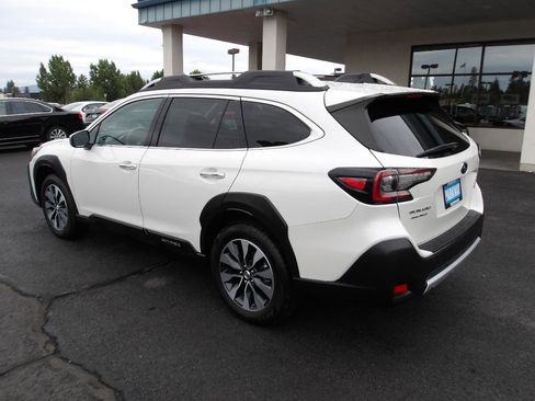 Used 2023 Subaru Outback Touring AWD/4WD image 3