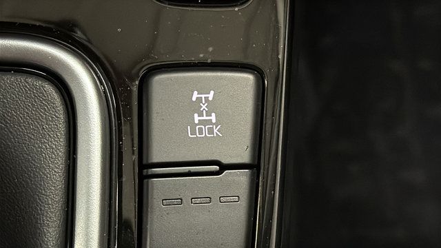 Used 2025 Kia Seltos X-Line AWD/4WD image 32