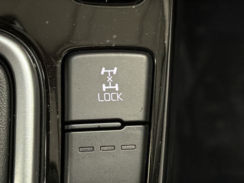 Used 2025 Kia Seltos X-Line AWD/4WD image 32