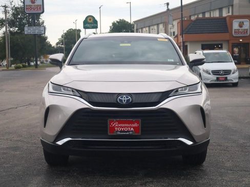 Used 2022 Toyota Venza XLE AWD/4WD image 3