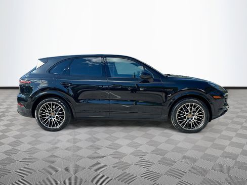 Used 2023 Porsche Cayenne image 8