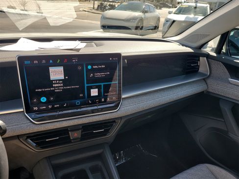 Used 2025 Volkswagen Tiguan S image 21