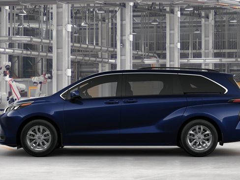 New 2025 Toyota Sienna LE image 4