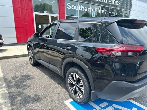 Used 2023 Nissan Rogue SV FWD image 8