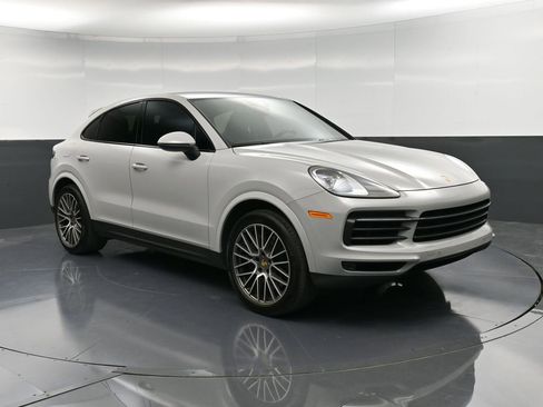 Certified 2023 Porsche Cayenne Platinum Edition image 10