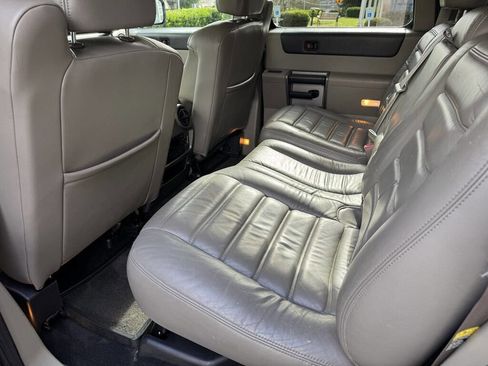 Used 2004 HUMMER H2 w/ Preferred Equipment Group image 19