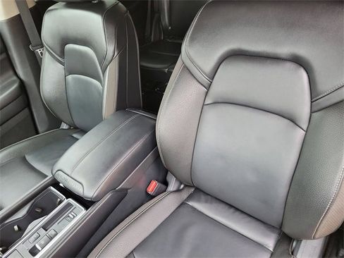 Used 2025 Nissan Pathfinder SL image 11