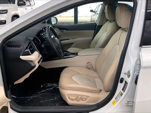 Used 2020 Toyota Camry XLE image 8