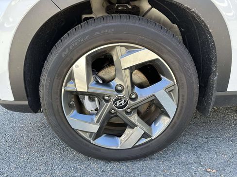 Certified 2025 Hyundai Venue SEL FWD image 10