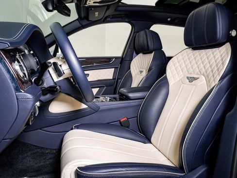Used 2022 Bentley Bentayga AWD/4WD image 19