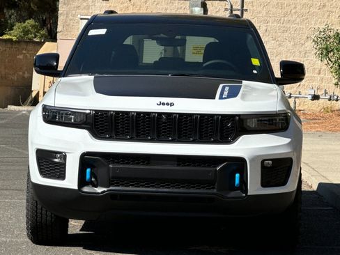 New 2023 Jeep Grand Cherokee Trailhawk w/ Advanced Protech Group II AWD/4WD image 8