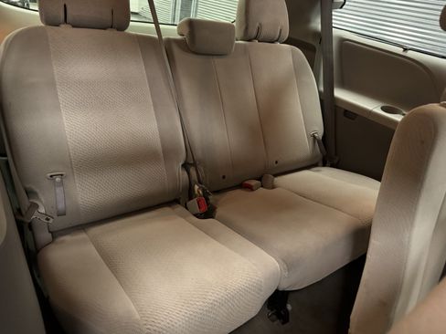 Used 2012 Toyota Sienna LE image 14