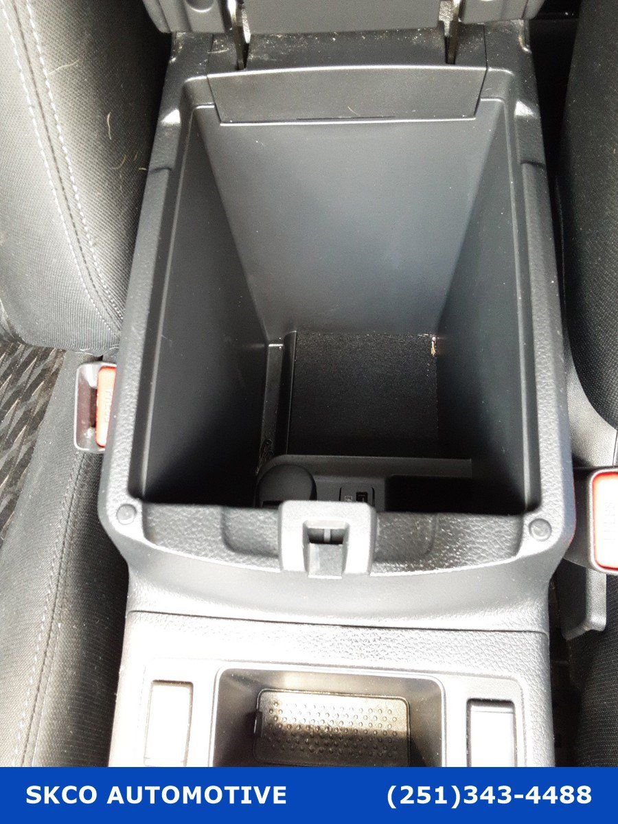 Used 2018 Nissan Rogue SV FWD image 25