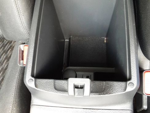 Used 2018 Nissan Rogue SV image 25