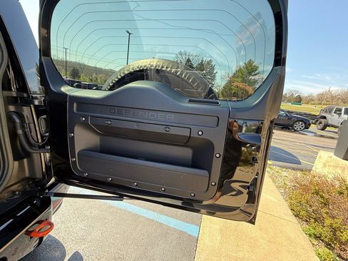 Used 2023 Land Rover Defender 110 X image 31